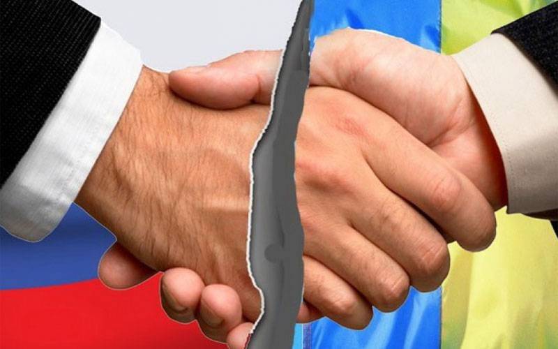 Киев хочет разорвать дипотношения с Москвой Киев хочет разорвать дипотношения с Москвой