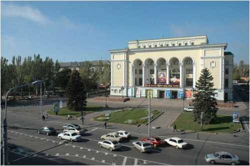 Донецк: фронтовой театр едет в Россию