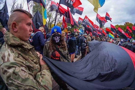 Основа неонацизма на Украине – молчаливое согласие обывателей