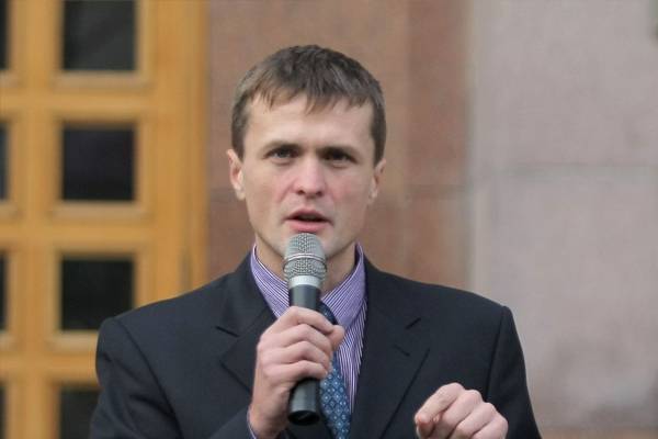 Луценко и Портнов обменялись "поздравлениями" с годовщиной Майдана Луценко и Портнов обменялись "поздравлениями" с годовщиной Майдана