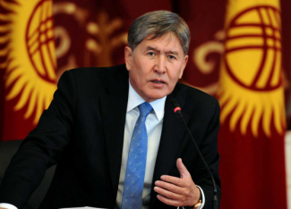 Покидающий пост президента Киргизии Атамбаев попросил у всех прощения