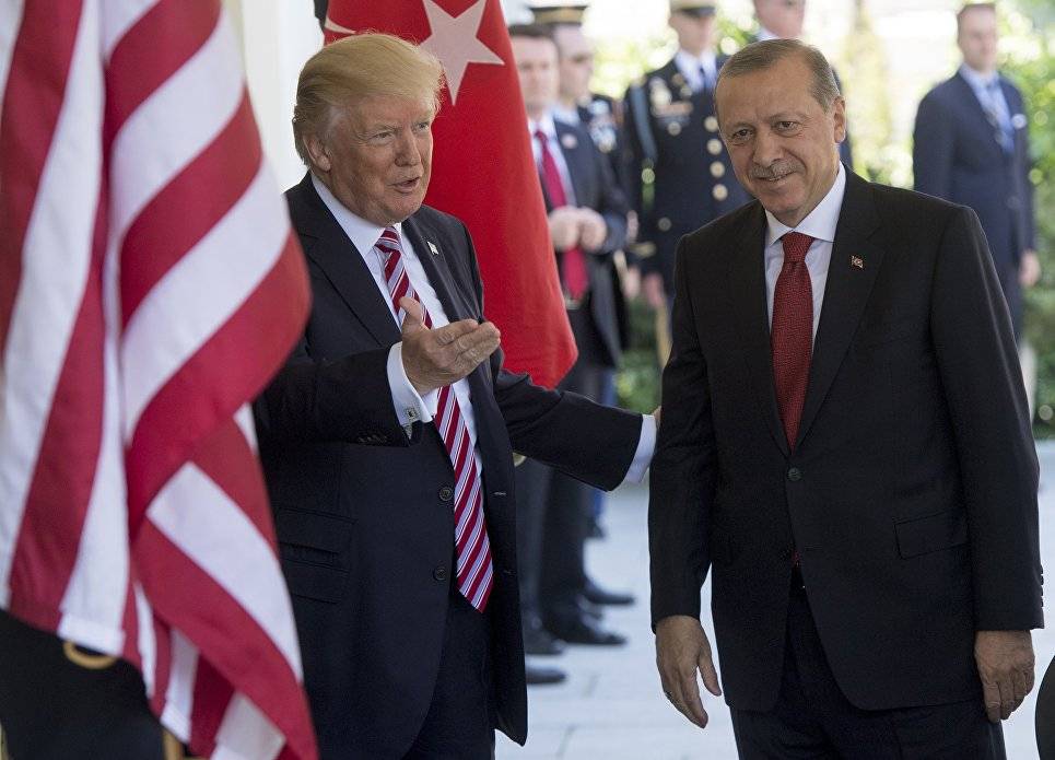 Трамп подлизывался к Эрдогану