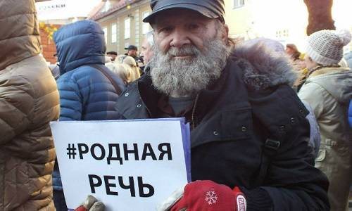 Маразм в России больше, чем маразм: чиновник запретил в школах родную речь!