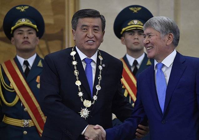 О тактике и стратегии экс-президента Киргизии: «Все уйдут, а я вернусь»