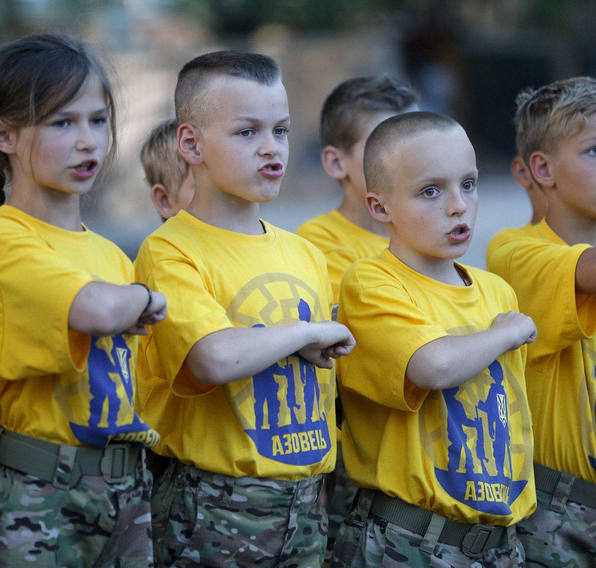Школьными учителями на Украине работают каратели АТО