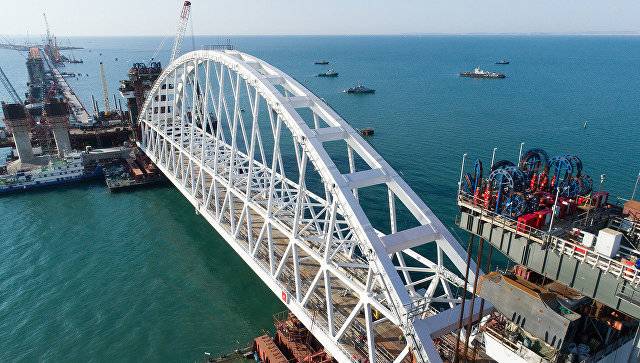 Караван идет: Украина не в силах помешать строительству Крымского моста