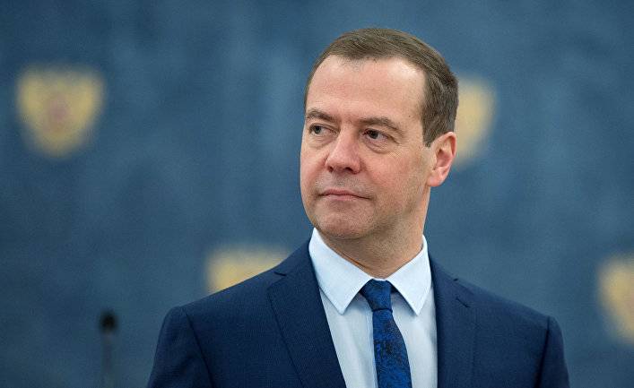 10 тезисов Медведева о пенсиях, санкциях и Трампе