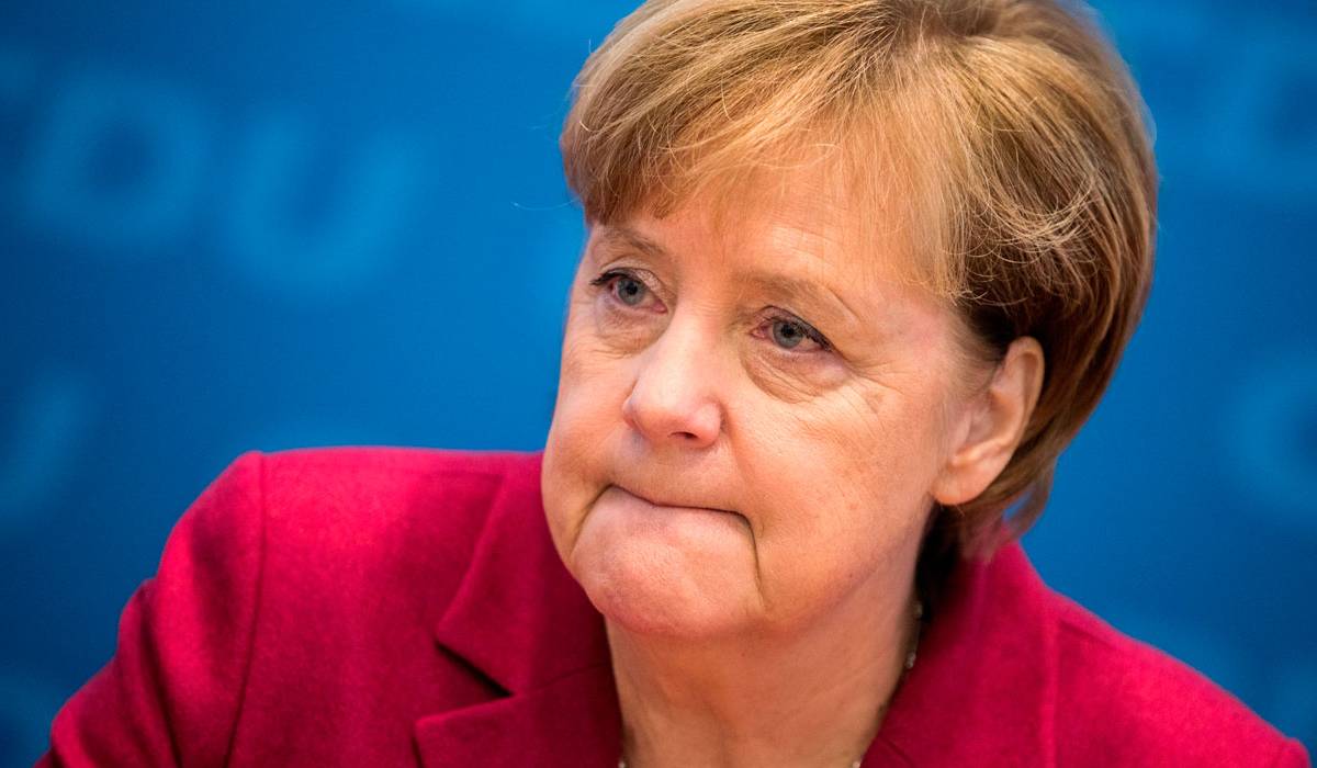 "Европе сейчас не до Украины". Меркель с ЕС забыли про Киев