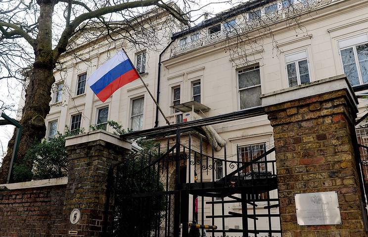 Посольство РФ в Лондоне шуткой ответило Daily Mail на унизительную статью
