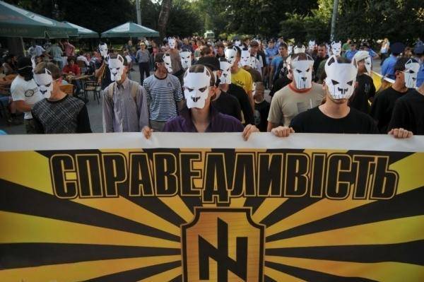 "Обеспечивать общественный порядок" в Киеве будут нацистские штурмовики