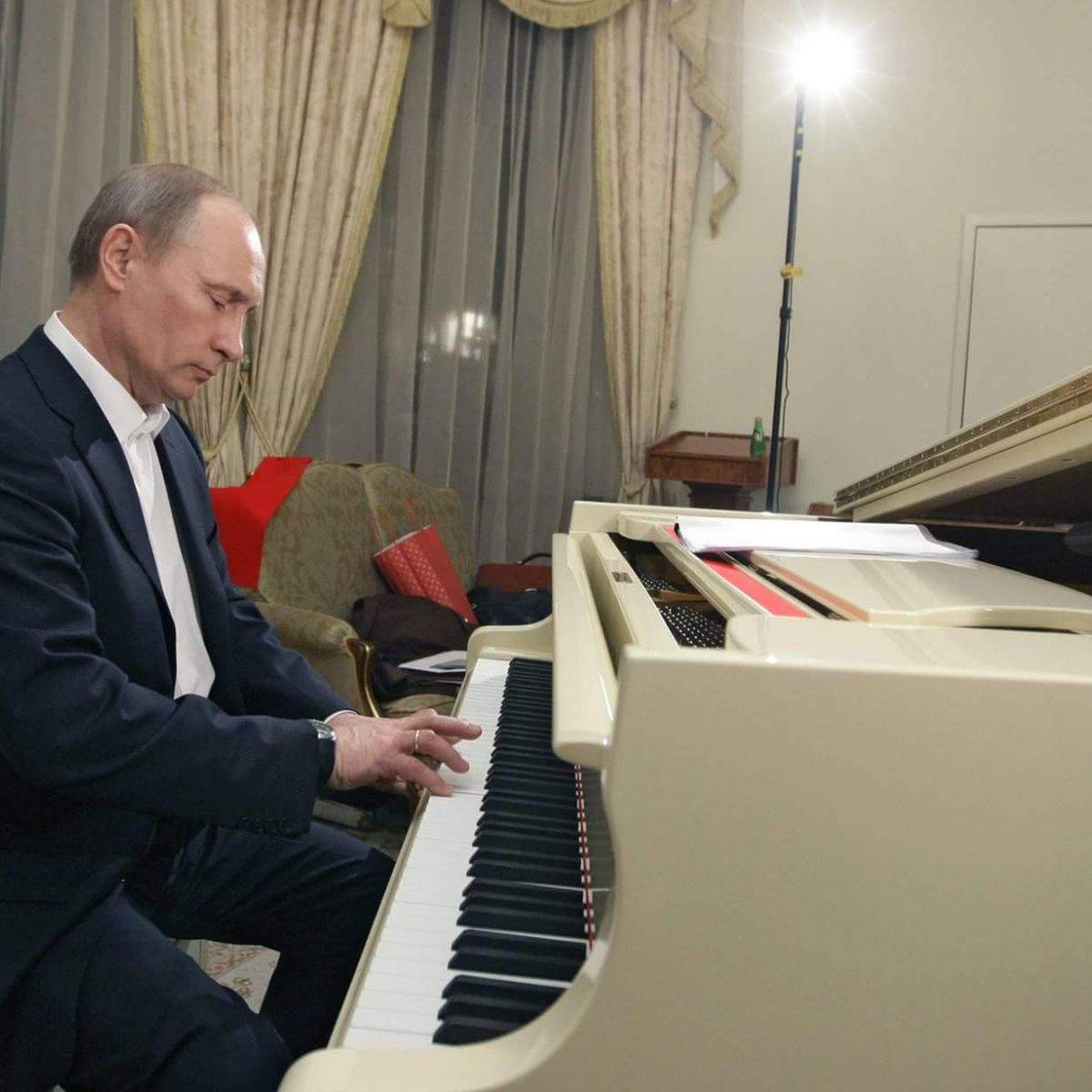 CJonline о президенте США: Путин сыграл на нем как на скрипке