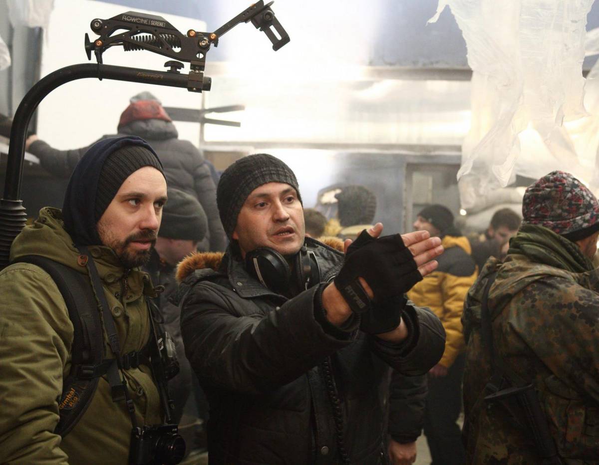 Сдавайтесь, киборги: Киев силком сгоняет украинцев на патриотичные фильмы