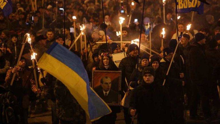 Киев: С факелами против Русского Мира