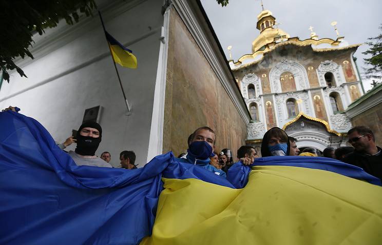 Украинские радикалы заблокировали въезд в пещеры Киево-Печерской лавры