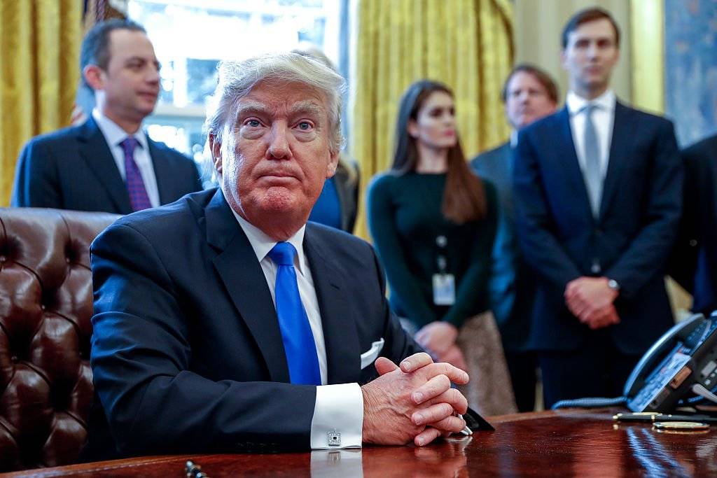 Трамп остается в Белом доме Трамп остается в Белом доме