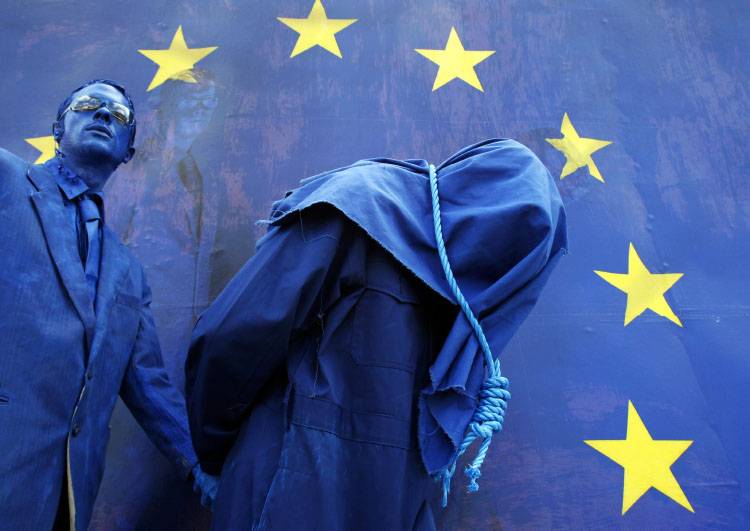 Евросоюз ищет выход из ловушки, в которую попал