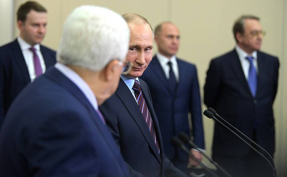 Путин с Аббасом и Нетаньяху решает созданное США "ближневосточное уравнение Путин с Аббасом и Нетаньяху решает созданное США "ближневосточное уравнение