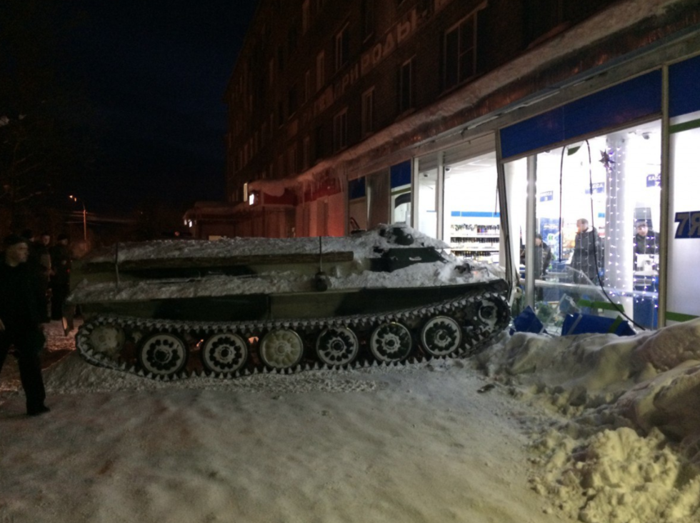 Британцы об угонщике бронетранспортёра: "РФ — самая безбашенная страна!" Британцы об угонщике бронетранспортёра: "РФ — самая безбашенная страна!"
