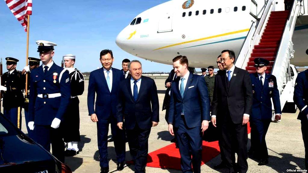 Назарбаев: В Москве хорошо, а в Вашингтоне лучше