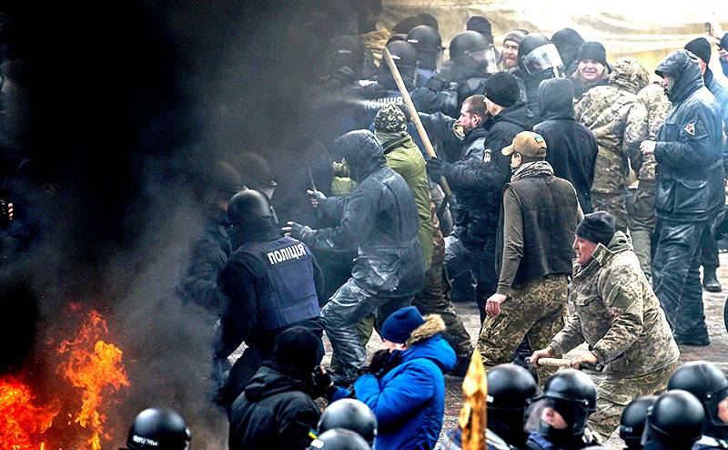 Киев бунтует, требуя войны с Россией