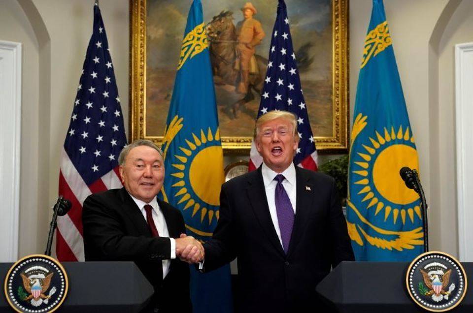 Назарбаев хочет отобрать у Лукашенко лавры миротворца