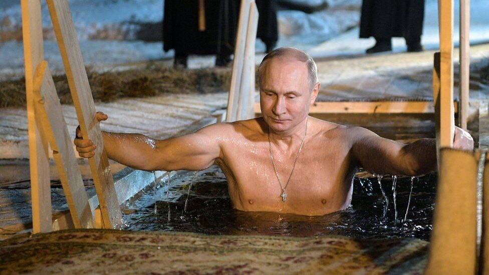 Крещенское купание Путина. Тема дна