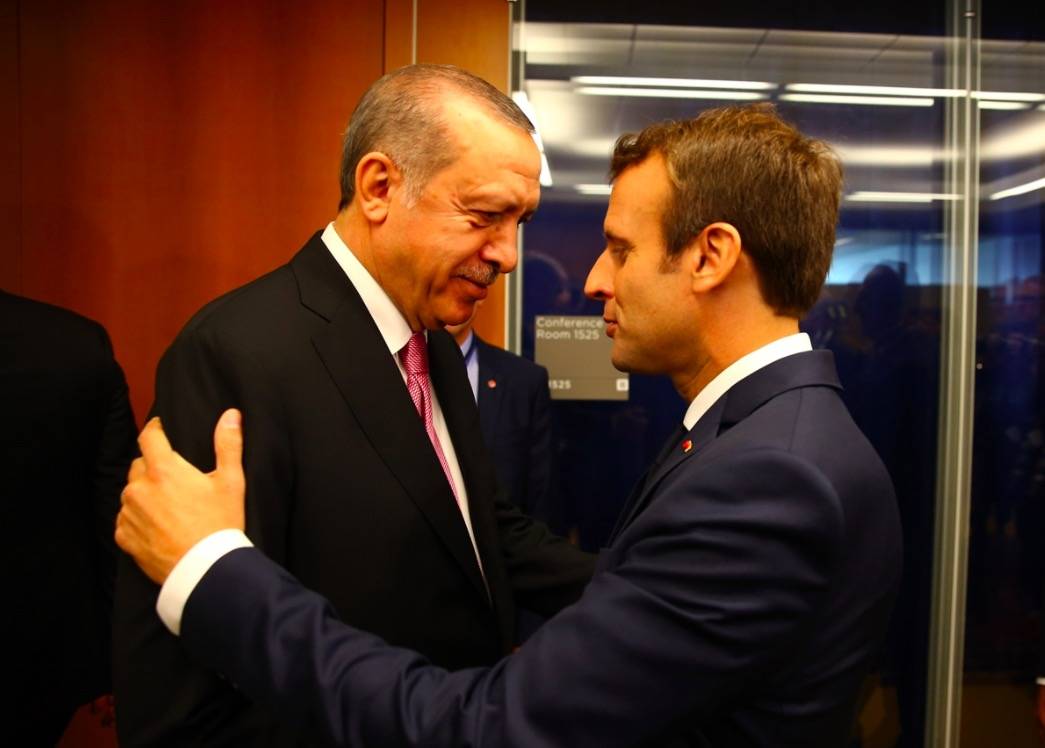Макрон начал игру против Эрдогана