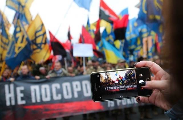 Жителям Западной Украины порекомендовали вывешивать флаги ОУН-УПА
