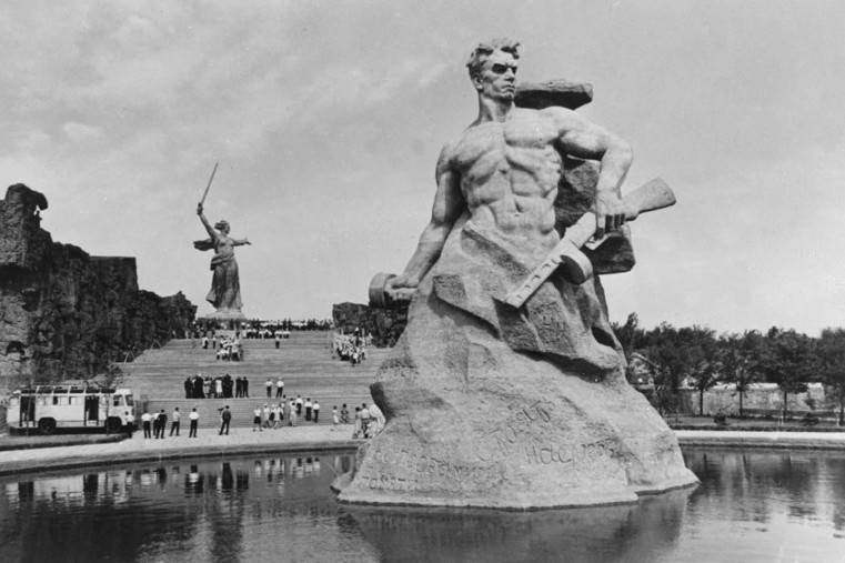 Сталинград, также как и Крым, должен «вернуться» в Россию