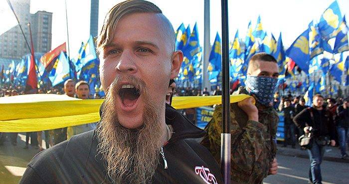 Гоп-стоп с идеологией: украинские националисты грабят людей среди бела дня