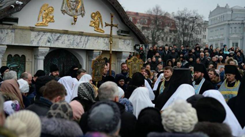 Украинский политикум мстит канонической Церкви за доверие миллионов