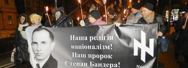 Бандера ведет Украину на помойку истории Бандера ведет Украину на помойку истории