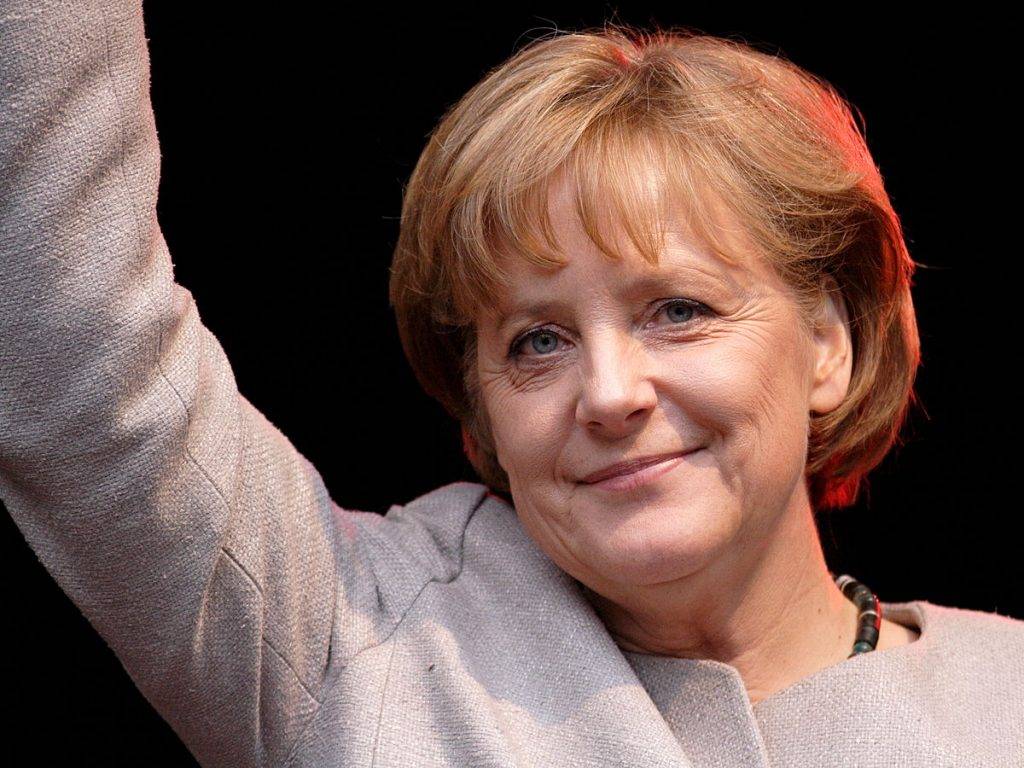 Меркель попыталась опровергнуть падение своего авторитета