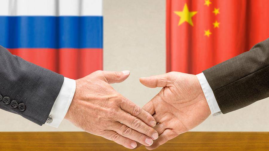 От любви до ненависти: как изменилось отношение россиян к США и Китаю
