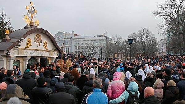 Бандеровцы против Десятинной церкви Бандеровцы против Десятинной церкви