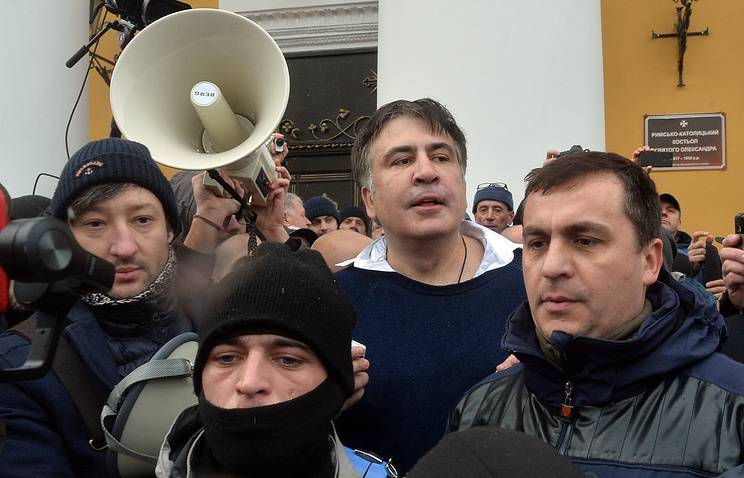 Саакашвили пообещал свернуть шею Порошенко и посадить его