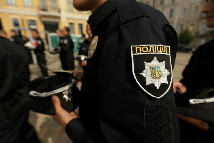 "Новая полиция" Украины разбегается быстрее тараканов "Новая полиция" Украины разбегается быстрее тараканов