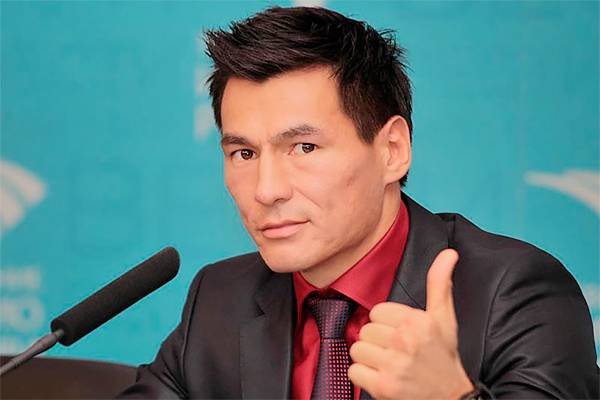 Кикбоксер Расул Мирзаев рассказал, за что уважает Путина Кикбоксер Расул Мирзаев рассказал, за что уважает Путина