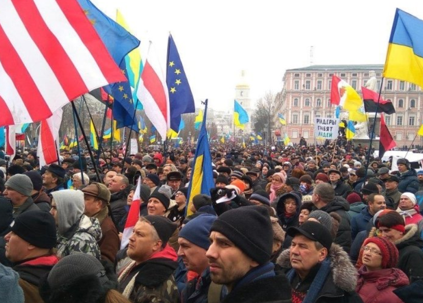 Как в Киеве маршировала оппозиция: против войны, Порошенко и нищеты
