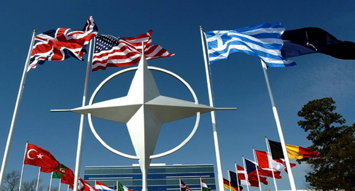 НАТО пытается усыпить внимание России