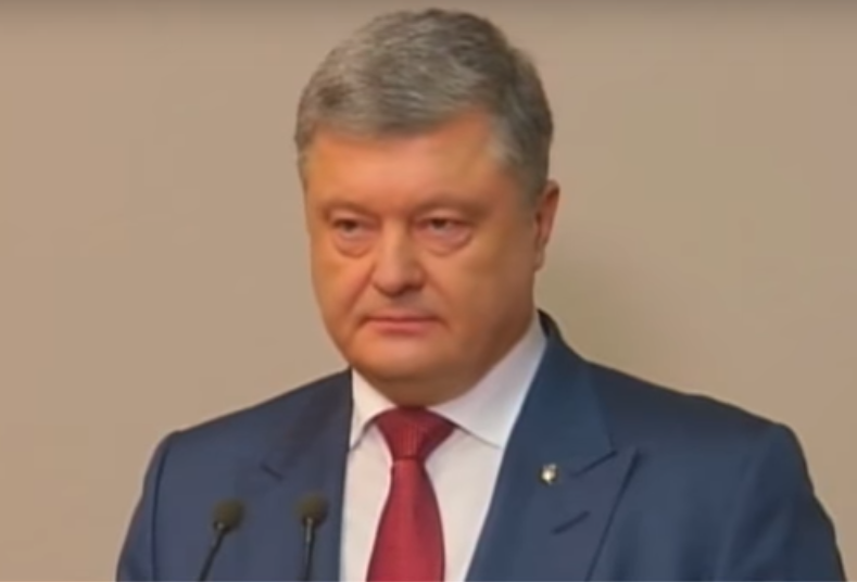 По делу о госизмене Януковича суд заслушал Порошенко