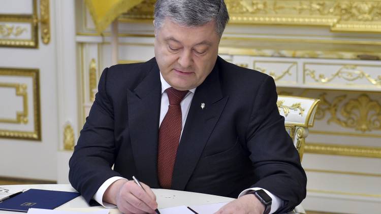 Коалиция Порошенко рухнула – Верховная Рада будет распущена Коалиция Порошенко рухнула – Верховная Рада будет распущена