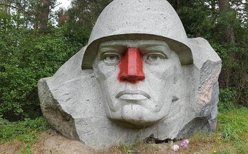 Последователи «лесных братьев» в Литве воюют с советскими памятниками