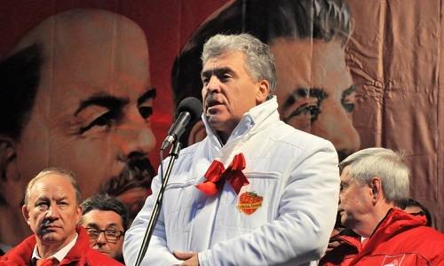 Обыватель хочет, чтобы добрый дядя Грудинин подарил ему социализм Обыватель хочет, чтобы добрый дядя Грудинин подарил ему социализм