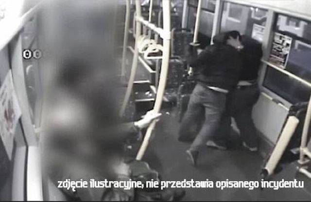В Польше украинцев уже бьют в трамваях