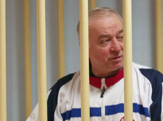 Отравление Скрипаля: что известно о шпионе, сливавшем тайны России Западу Отравление Скрипаля: что известно о шпионе, сливавшем тайны России Западу