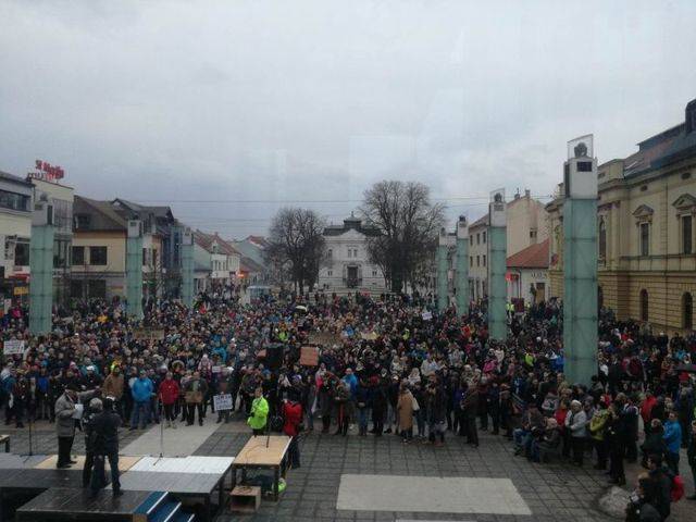 Сорос качает майдан в Братиславе