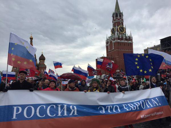«Кружевные трусики» для России: кандидаты назвали цели жизни народа