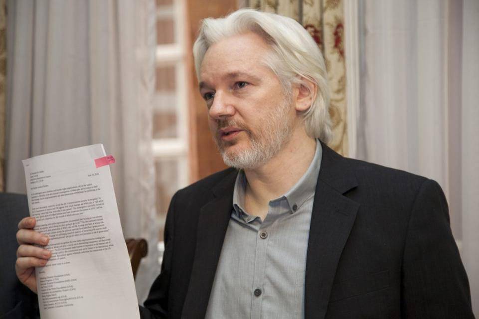 Создатель WikiLeaks Ассанж раскрыл, как Тереза Мэй попала в ловушку Москвы