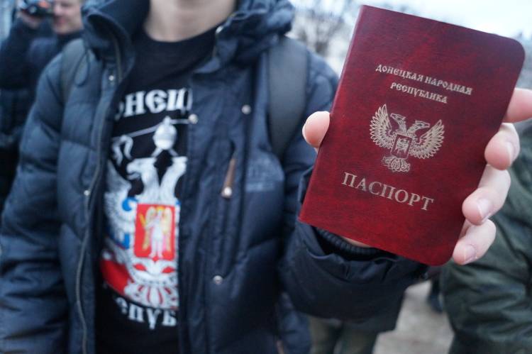 Украинские пограничники пропустили дончанку в Мариуполь с паспортом ДНР Украинские пограничники пропустили дончанку в Мариуполь с паспортом ДНР